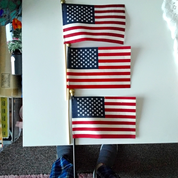 3 AMERICAN FLAGS - Picture 1 of 1